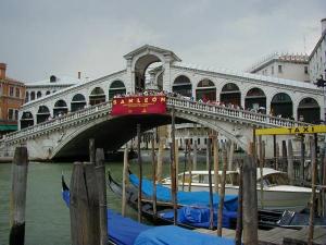 Die Rialtobrcke in Venedig